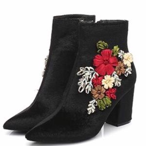 🚫not for sale🚫 Embroidered Black Velvet ankle bootie